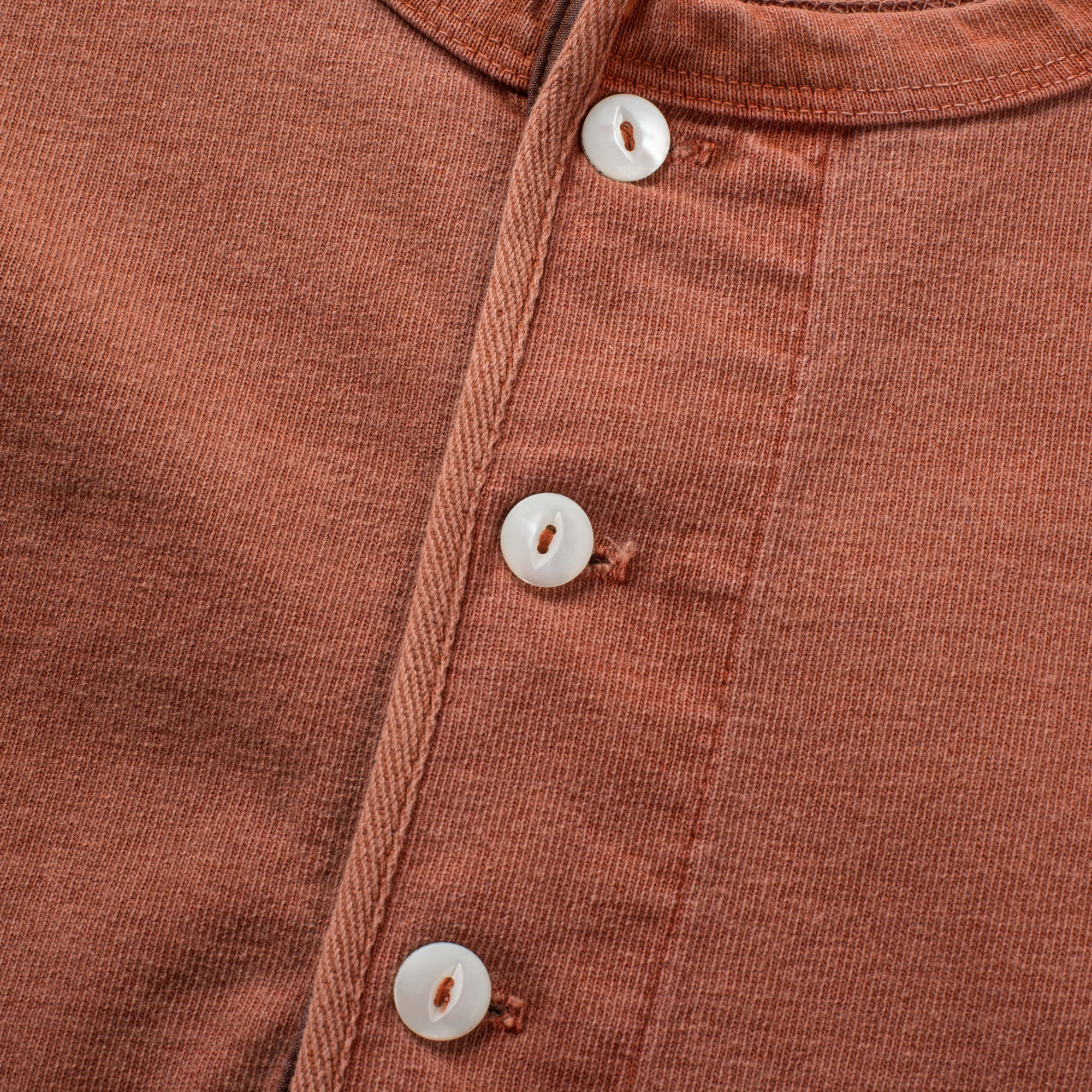 13 OUNCE HENLEY RUST buttons